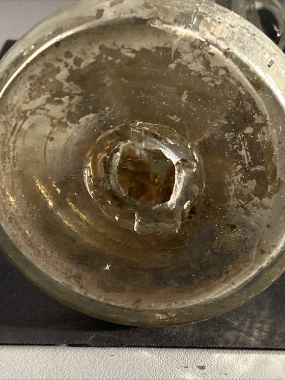 Image 1 of Statuetta in vetro eglomizzato raffigurante Cristo che regge il Sacro Cuore, XIX secolo