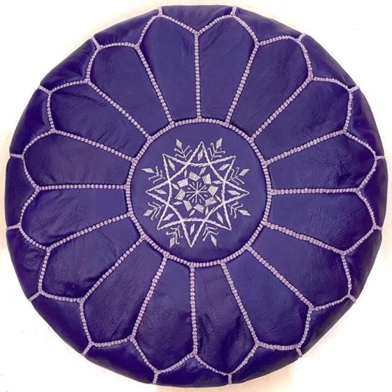 Image 1 of Puf marroquí de cuero hecho a mano, 50 cm × 30 cm