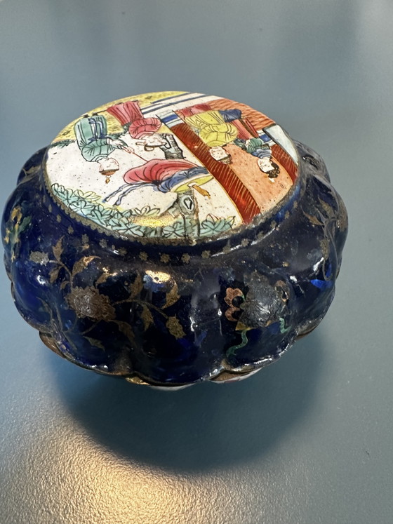 Scatola in Rame Smaltato di Canton con Decorazione a Figure – Cina – Fine XVIII Secolo (photo 6 of 13)