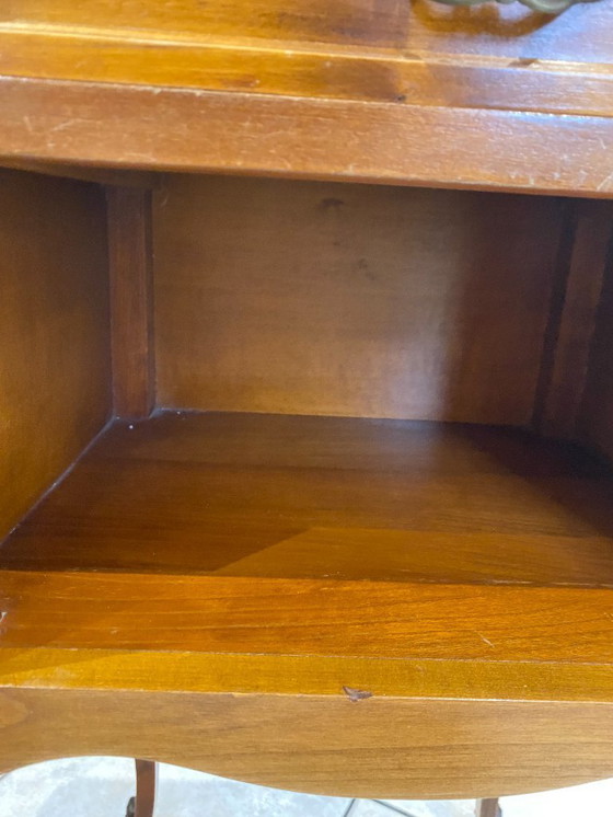 Image 1 of Coppia di comodini in stile Luigi XV con cassetto e nicchia