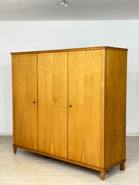 Image 1 of Vintage kledingkast, grote houten kast, linnenkast