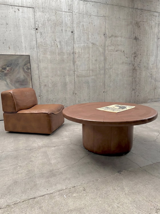 Image 1 of COGNAC LEATHER COFFEE TABLE IN DE SEDE STYLE, ROUND, XL, PATCHWORK, 1970s