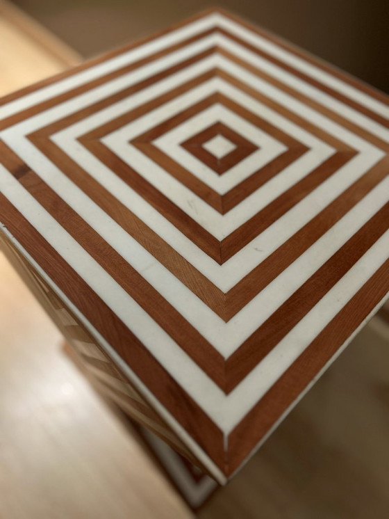 Image 1 of Table d'appoint artisanale en noyer et résine