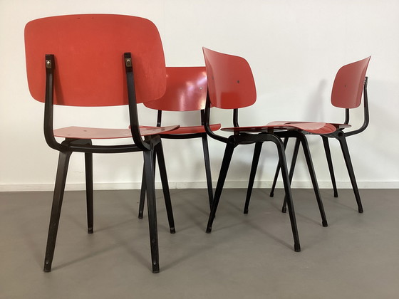 Image 1 of 4 x Chaises Red Revolt Ahrend de Cirkel design Friso Kramer 15 avril 1963