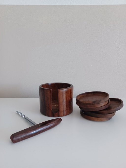 Ensemble vintage. Design danois. Sous-verres en bois (6) et tire-bouchon.