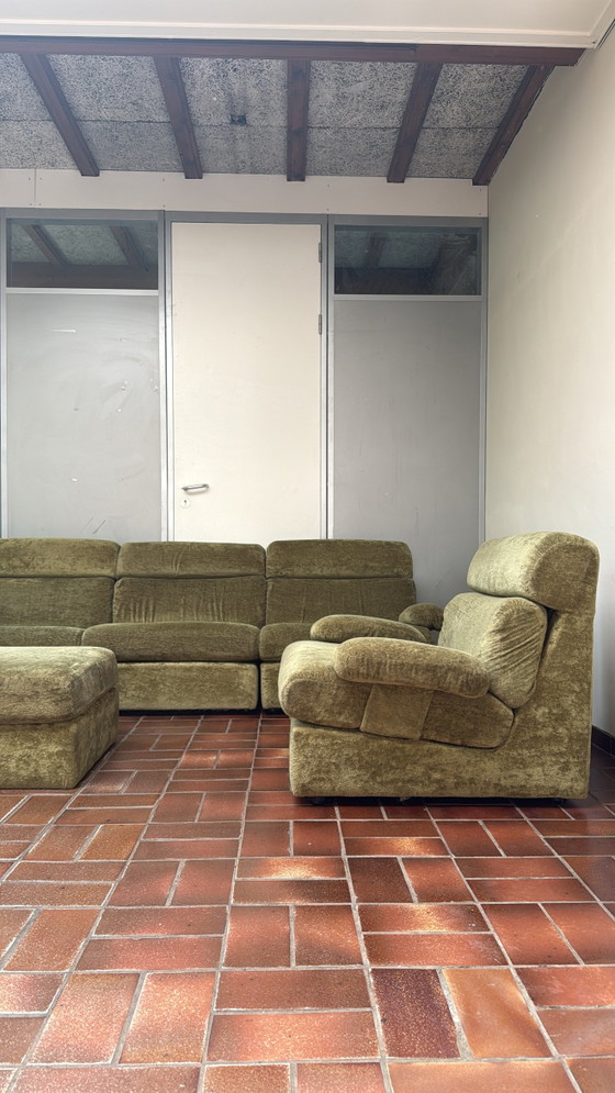 Image 1 of Vintage modulaire groene velours bankstel met
bijpassende fauteuil & poef