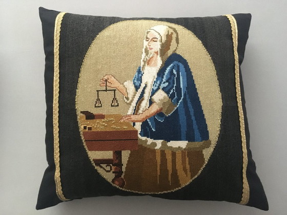 Image 1 of Cuscini Vermeer, ricamati a mano