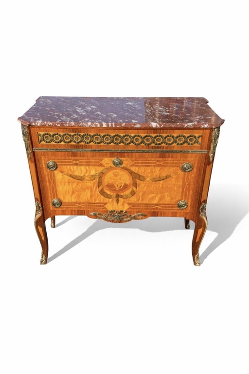 20e-eeuwse Zweedse Gustaviaanse commode met blad van brecciamarmer en verguld bronzen beslag.