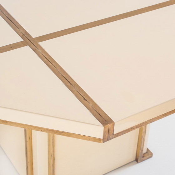 Image 1 of Mesa de comedor extensible, Jean-Claude Mahey, madera lacada y latón dorado, 70’s – Francia