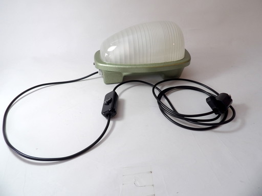 Lampe en verre taillé holophane