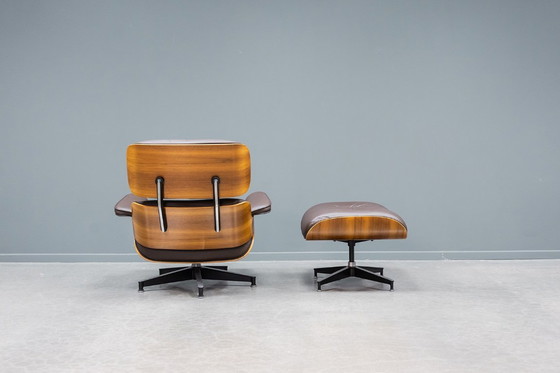 Image 1 of Sillón Eames + otomana