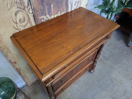 Image 1 of Commode ancienne en acajou, coiffeuse, table murale, dimensions 92x53cm et 99cm de hauteur.