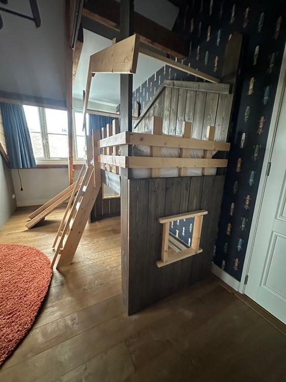 Image 1 of Lit mezzanine fait main avec toboggan – bois massif – comme neuf