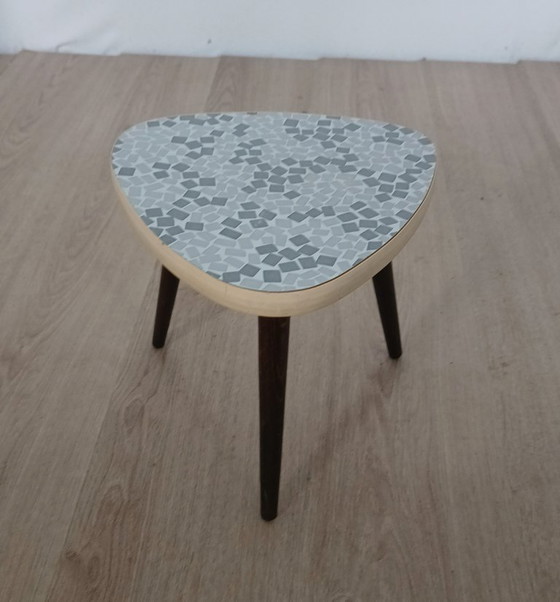 Table d'appoint des années 1950 avec plateau en Formica – Tables d'appoint, Plastic, Wood (photo 2 of 8)