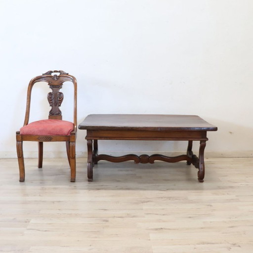 Mesa de centro de nogal macizo, Italia, principios del siglo XX.