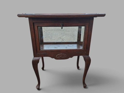 Meuble à thé antique, table à vin, bar à whisky avec plateau amovible, dim: 74x44cm et 76cm de haut.
