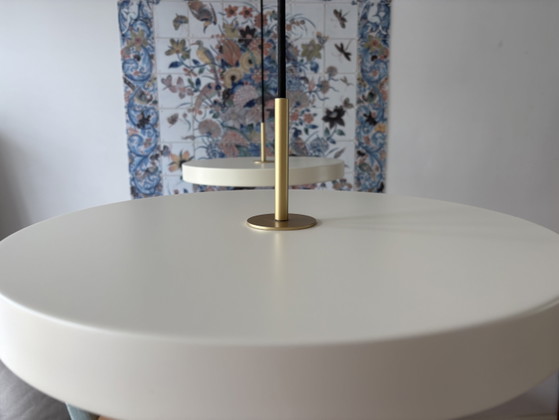 Image 1 of Suspension Umage Asteria Plus, lot de 2 LED moyennes Ø43, laiton/blanc nacré