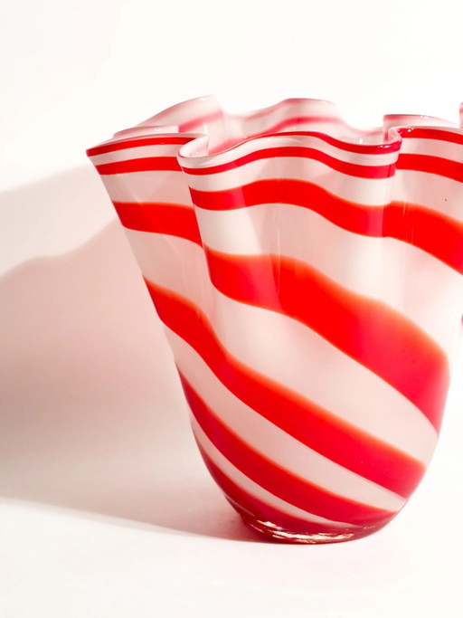 80s White and Red Murano Glass Handkerchief Vase – vazen (photo 2 of 13)