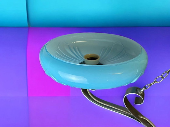 Image 1 of Grote Art Deco kroonluchter met opaalglazen kappen en indirecte verlichting.