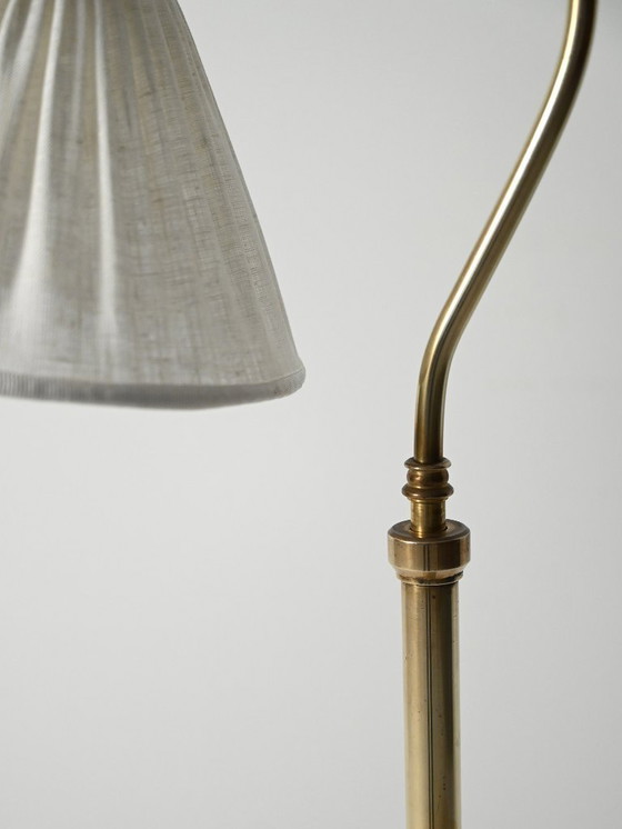 Image 1 of Lámpara de pie escandinava de latón con cuello curvo, años 50