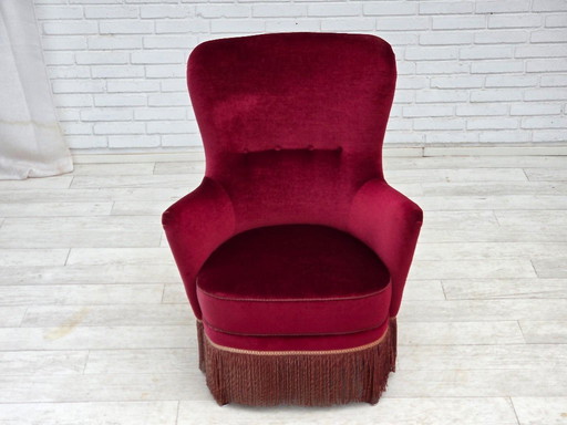 Poltrona danese con schienale alto, anni '70, rivestimento in velluto rosso, legno di faggio.