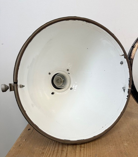 Image 1 of Faretto industriale in smalto nero con copertura in vetro convesso, anni '60