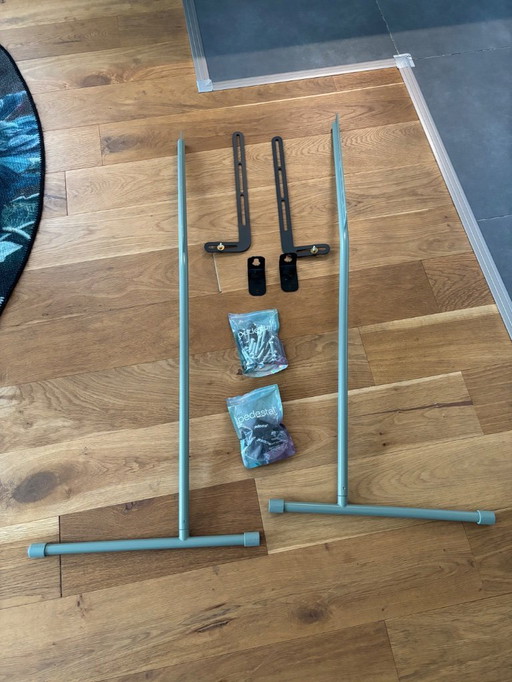 Soporte de pedestal para TV color verde musgo