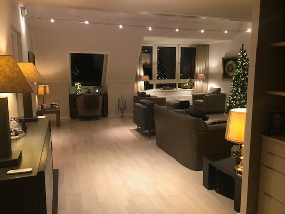 JORI Taupe Kleur Tweezitsbank In Zeer Goede Staat. Eventueel Bijpassende 2 ½ Zits Ook Te Koop. – 2 zitsbanken (photo 5 of 5)