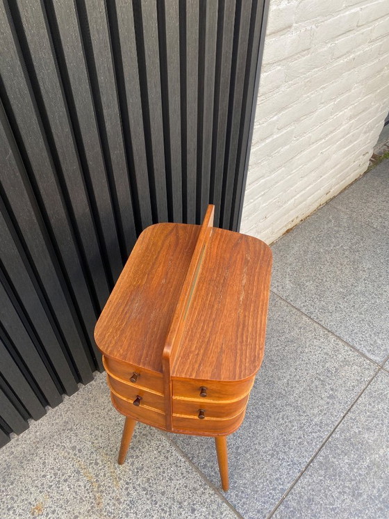 Image 1 of Coffre à couture vintage en teck