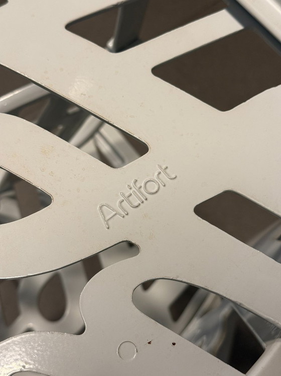 Artifort | Jeremy Harvey | Hello There Chair | White metal | 2 pieces – Dining chairs (photo 2 of 11)