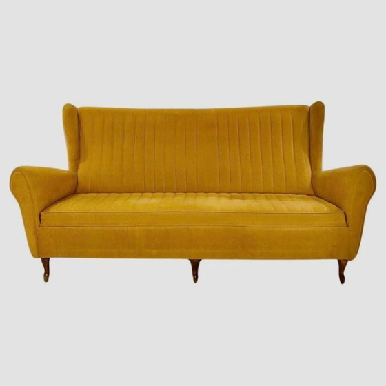 Image 1 of Conjunto de 3 sofás y sillones de terciopelo mostaza de mediados de siglo de ISA Bergamo, Italia.