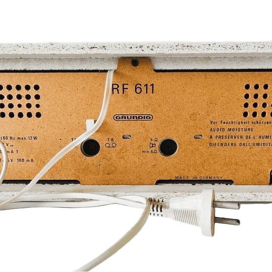 Image 1 of Radio Grundig RF 420 blanca de mediados de siglo, FM, onda media, onda larga y entrada de radio de los años 70.