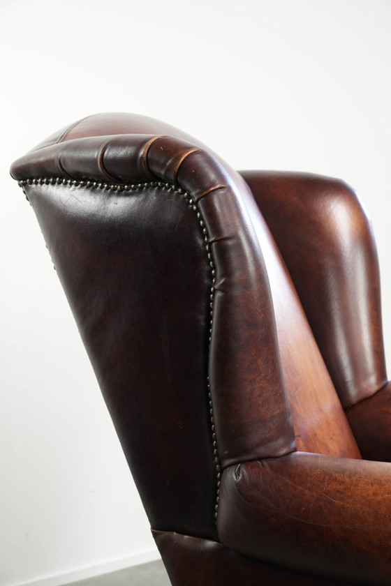 Image 1 of Comfortabele rundleren oorfauteuil in Engelse stijl met een prachtige warme kleurstelling en een karaktervolle uitstraling