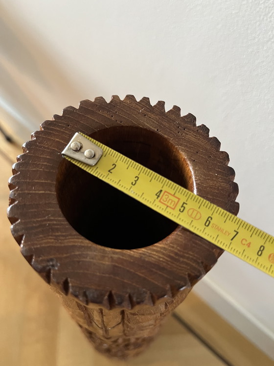 Image 1 of Vaso in legno intagliato a mano d'epoca