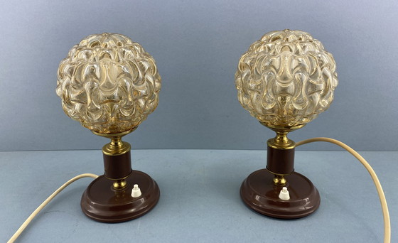 Image 1 of Set di 2 lampade da comodino vintage – Vetro ambrato e ottone