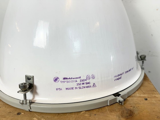 Image 1 of Lámpara industrial grande de esmalte blanco con pantalla de cristal, década de 1990