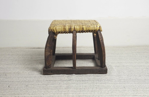 Antique Siheyuan Stool, Chinese Woven Wood Teahouse Seat, Primitive Asian Folk Art Footstool – krukjes (photo 2 of 28)