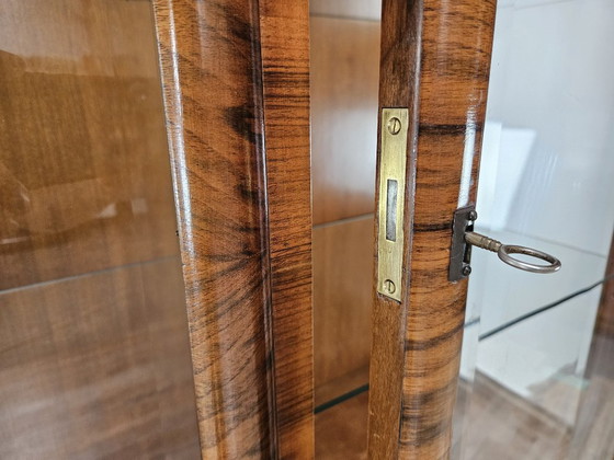 Vetrina francese Art Decò degli anni '40 in noce, Vetrine, Legno, Marrone (foto 11 di 28)