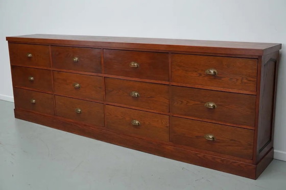 Image 1 of Großer, antiker Art-Deco-Ladenschrank/Sideboard aus niederländischer Eiche, 1930er Jahre