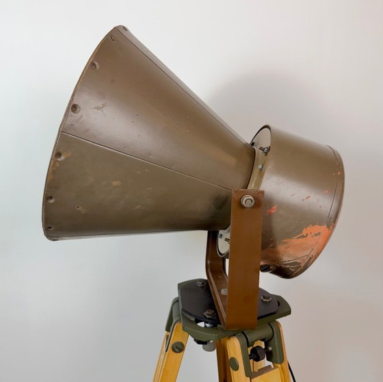 Large Industrial Factory Tesla Spotlight on Wooden Tripod, 1950s, Floor lights, Metal, Brown, Vintage (photo 7 of 15)