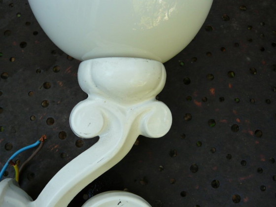 Image 1 of Applique blanche fonte opaline années 70