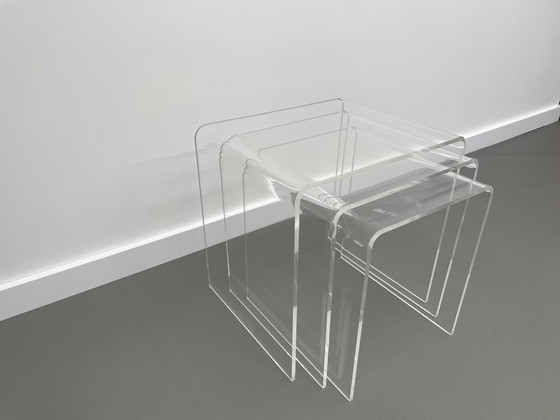 Image 1 of Ensemble de 3 tables d'appoint vintage en verre acrylique 60s