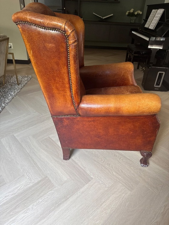 Image 1 of Poltrona antica con alette laterali in pelle di pecora, color cognac