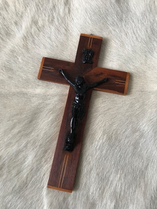 Crucifix bois marqueté Christ noir