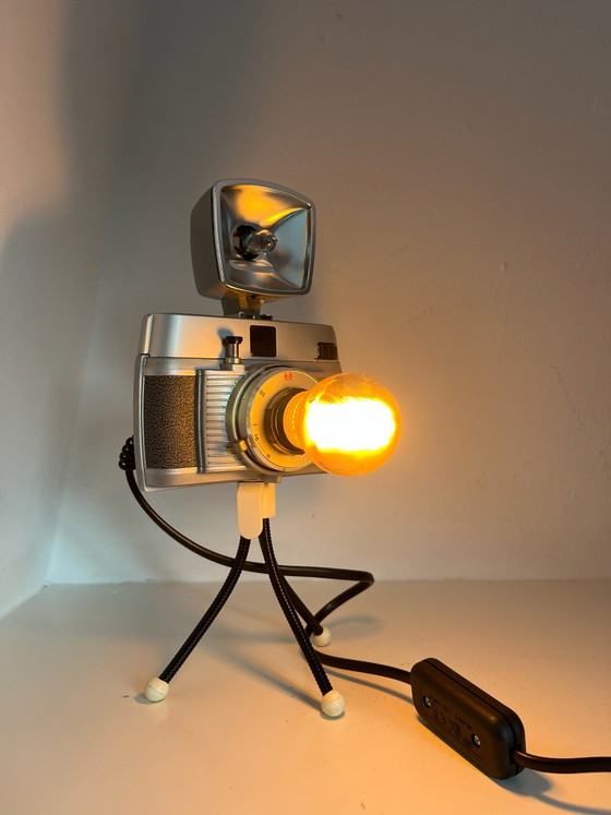 Design lamp van vintage camera – Bilora, Tafellampen, Metaal, Kunststof (photo 3 of 13)