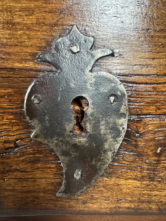 Image 1 of Table d'appoint coloniale espagnole ancienne