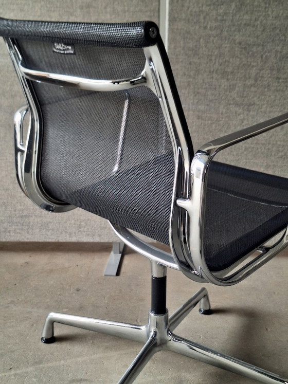 Image 1 of Vitra Eames Aluminium Chair EA 108