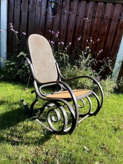 Thonet Schaukelstuhl