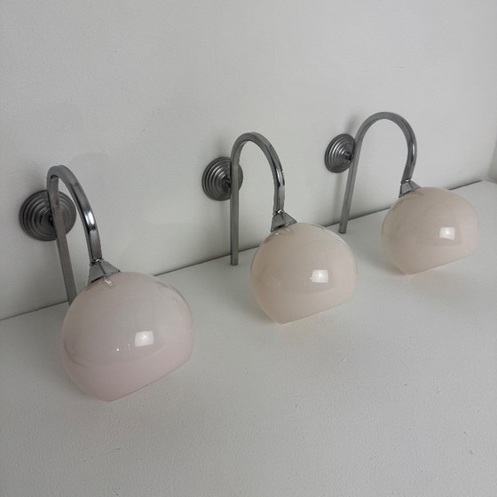 Set of 3 vintage 1960s opaline wall lights – Glass (photo 4 of 8)