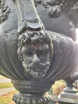 Grote antieke gietijzeren plantenbakken op sokkel jardinière, Zwart, Vintage (foto 8 van 14)